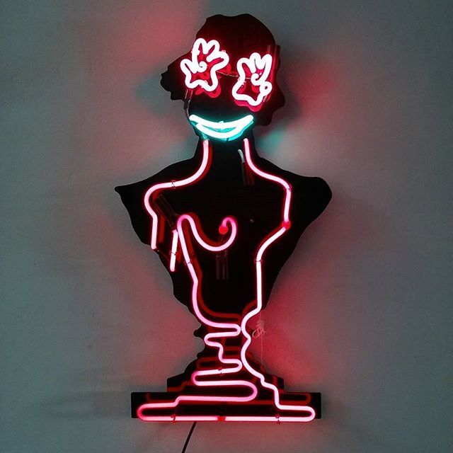 Photograph of neon sculpture by Lola Rose Thompson